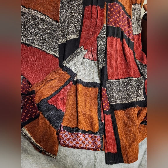 Flowing Geometric Summer Skirt - Picture 2 of 5